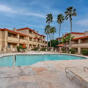 Apartment With Balcony And - 14 Mi To Downtown, Phoenix
